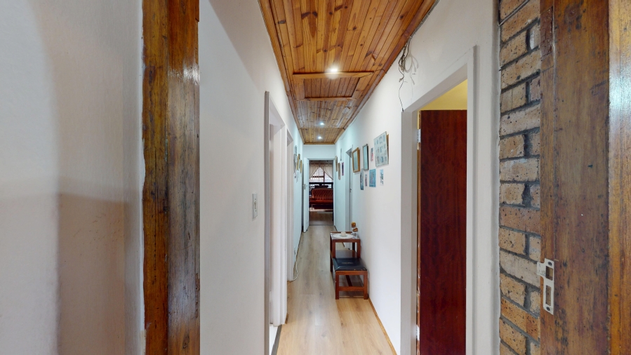 4 Bedroom Property for Sale in Gustrouw Western Cape